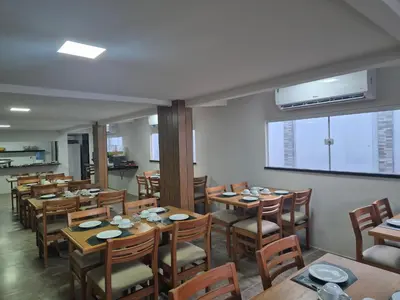 Um restaurante ou outro lugar para comer em Pousada Arco Iris Fortaleza