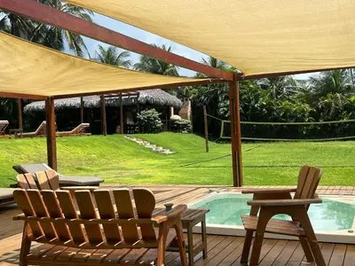 Um jardim no exterior de A Villa 8 suites 30 pessoas
