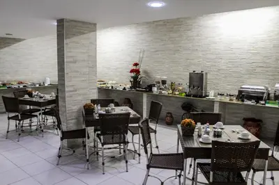 Um restaurante ou outro lugar para comer em Abrolhos Praia Hotel