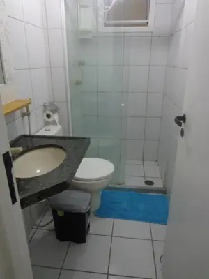 Uma casa de banho em STUDIO EM FORTALEZA NO CONDOMINIO VILA DE IRACEMA