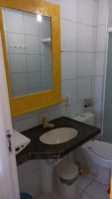 Uma casa de banho em STUDIO EM FORTALEZA NO CONDOMINIO VILA DE IRACEMA
