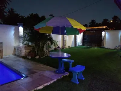 A piscina em ou perto de casa na praia de guajiru