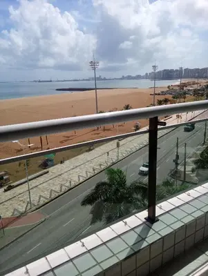 Uma vista do mar geral ou uma vista do mar a partir do apartamento