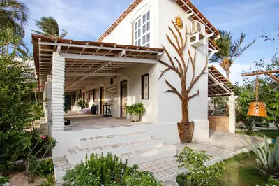 Um jardim no exterior de Pousada da Renata