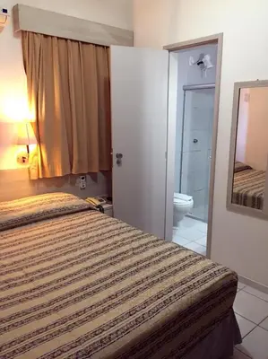 Uma casa de banho em Ideal Praia Hotel
