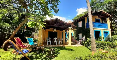 Um jardim no exterior de Casa Jasmine Taíba