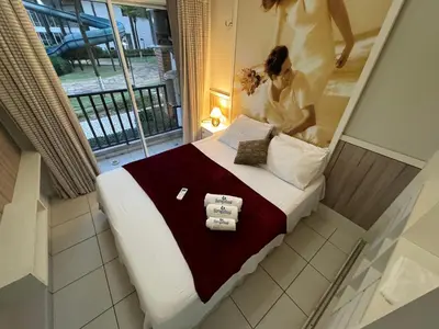 Uma cama ou camas num quarto em Beach living, Pé na areia, Vizinho ao B Park - Oficial