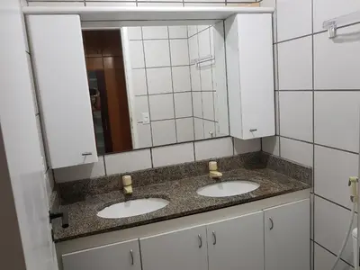 Uma casa de banho em Apartamento Porto de Iracema estilo