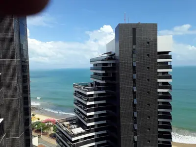 Uma vista do mar geral ou uma vista do mar a partir do apartamento