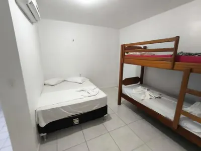 Uma cama ou camas num quarto em Aps na praia do Futuro lazer e piscina 2 quartos, Van Cartier