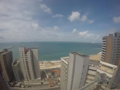 Uma vista do mar geral ou uma vista do mar a partir do apartamento