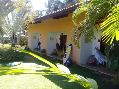 Um jardim no exterior de Pouso do Kite Pousada Flecheiras