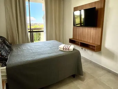 Uma televisão e/ou sistema de entretenimento em Condomínio Wai Wai Pé na Areia - Praia de Cumbuco