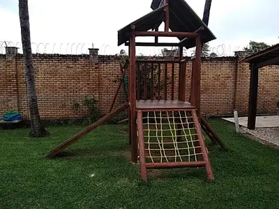 A área de jogos para crianças em Villa Orazio Prainha