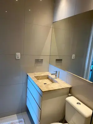 Uma casa de banho em Vizinho dos Parapente - Novo Luxo apartamento