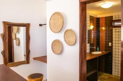 Uma casa de banho em Windtown Beach Hotel