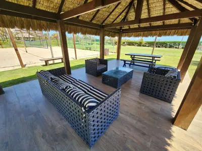 Uma área de estar em Beach Living - Apt com 2 Quartos - Pé na Areia
