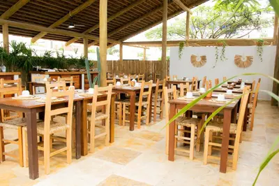 Um restaurante ou outro lugar para comer em CasaLô Hotel