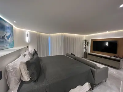 Uma televisão e/ou sistema de entretenimento em Particular Deluxe Iate Plaza