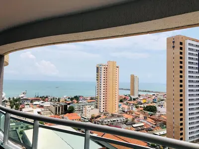 Uma vista do mar geral ou uma vista do mar a partir do apartamento
