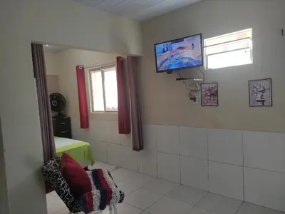 Uma televisão e/ou sistema de entretenimento em Cantinho Morro Branco
