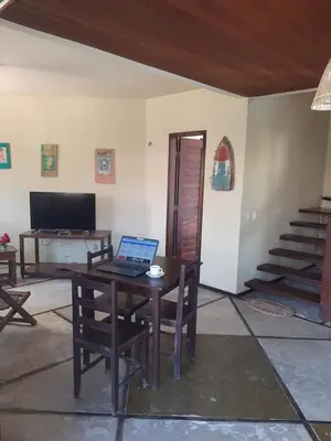 Uma televisão e/ou sistema de entretenimento em Casa na linda praia de Jericoacoara