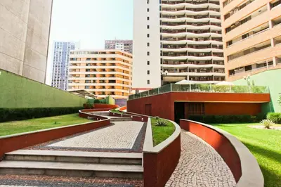 O edifício onde o apartamento está situado