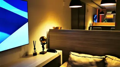 Uma televisão e/ou sistema de entretenimento em Seaflats Iate Plaza Hotel