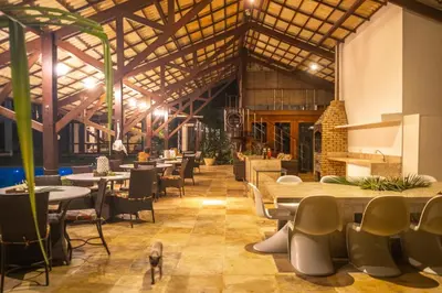 Um restaurante ou outro lugar para comer em Refúgios Parajuru - Villa Cristiano
