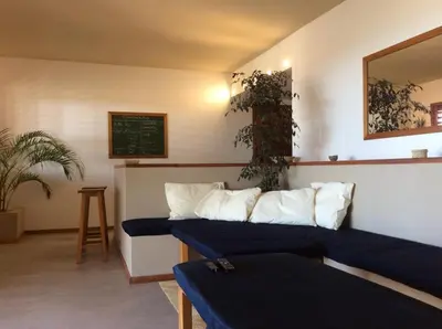 Uma área de estar em maison au zenit