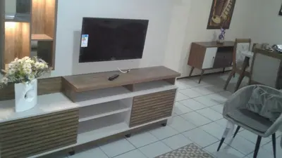 Uma televisão e/ou sistema de entretenimento em Apto próximo ao Centro de Eventos e OAB-CE