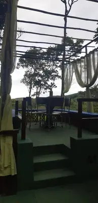 Uma varanda ou terraço em Pousada de serra TUTUCA