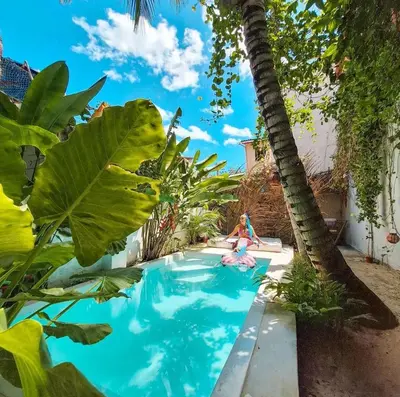 A piscina em ou perto de Chalé da sereia Casa-Hotel-Oásis no centro de jericoacoara
