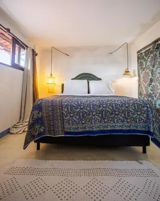 Uma cama ou camas num quarto em Chalé da sereia Casa-Hotel-Oásis no centro de jericoacoara