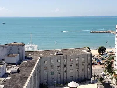 Uma vista do mar geral ou uma vista do mar a partir do apartamento