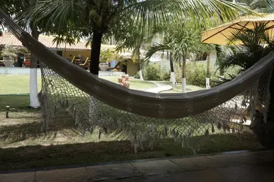 Um jardim no exterior de Pousada Casa Dona Rosa