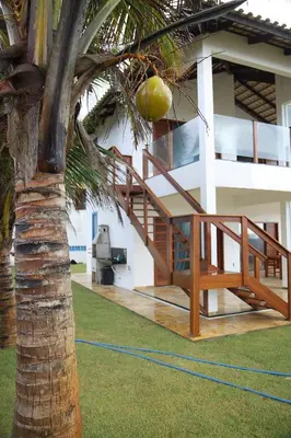 Um jardim no exterior de Casa do Capitao