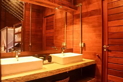 Uma casa de banho em Kabana Hotel