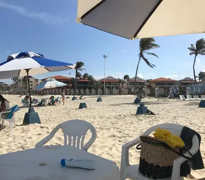Uma praia em ou perto do apartamento