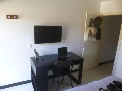 Uma televisão e/ou sistema de entretenimento em Eco Paradise ART Apt.203