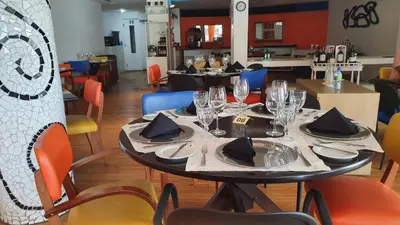Um restaurante ou outro lugar para comer em APTO LUXO EM HOTEL - BEIRA MAR FORTALEZA