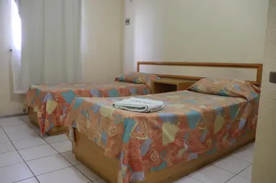 Uma cama ou camas num quarto em Tahen Hotel