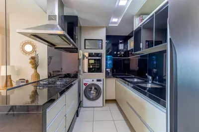 A cozinha ou kitchenette de Modern Beachfront Apartment w. Magnificent Seaview