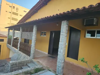 O edifício onde o quarto em acomodação particular está situado