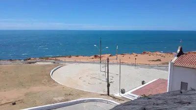 Uma vista do mar geral ou uma vista do mar a partir do apartamento