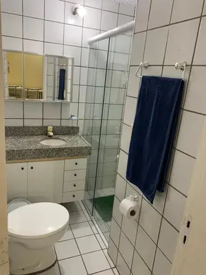 Uma casa de banho em Flat Crystal Park Porto das Dunas- Cristal park
