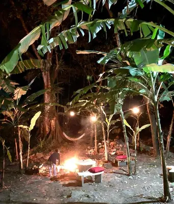 Um jardim no exterior de Chalé Suíço Nupcial - Chalés Belo Monte - Sítio Belo Monte