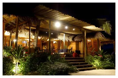 Um jardim no exterior de Rancho do Kite Villas