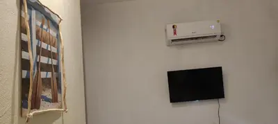 Uma televisão e/ou sistema de entretenimento em Chalés da Cris