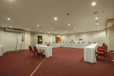A área empresarial e/ ou a sala de conferências de Blue Tree Towers Fortaleza Beira Mar
